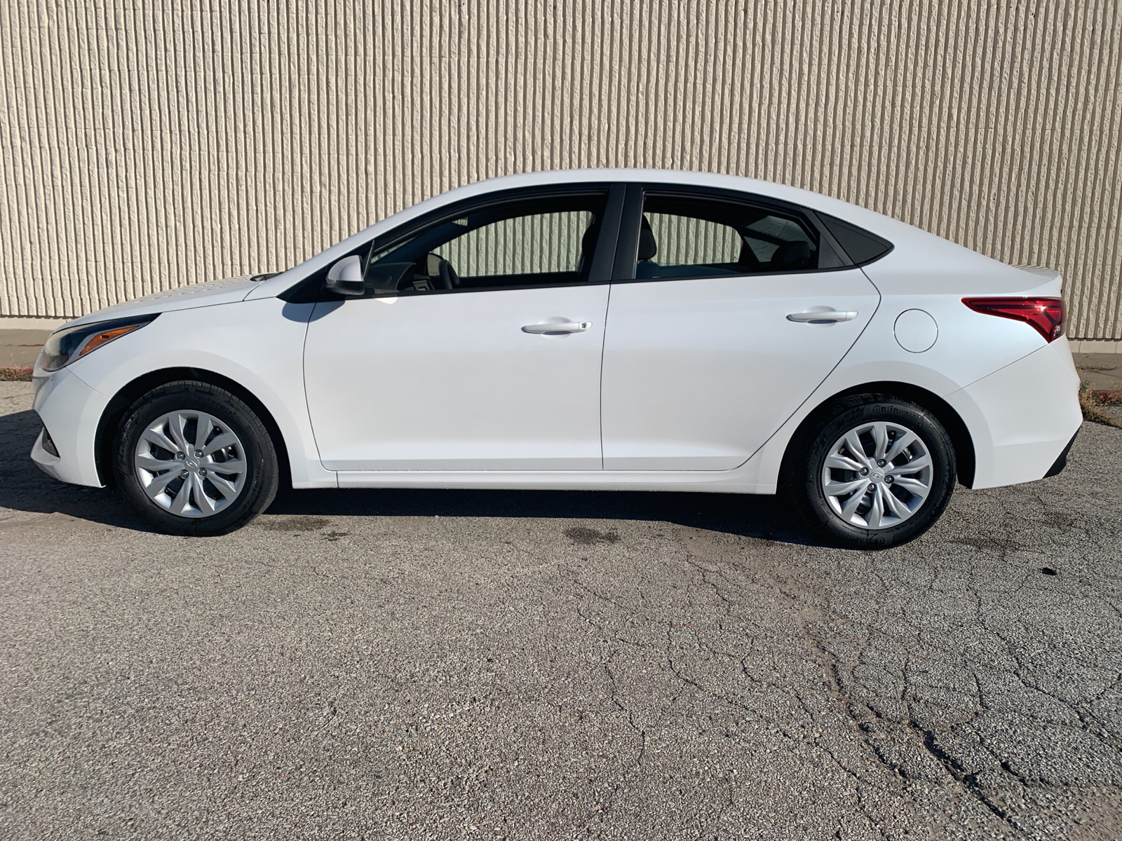 New 2021 HYUNDAI ACCENT BLACK Front Wheel Drive SE SEDAN IVT