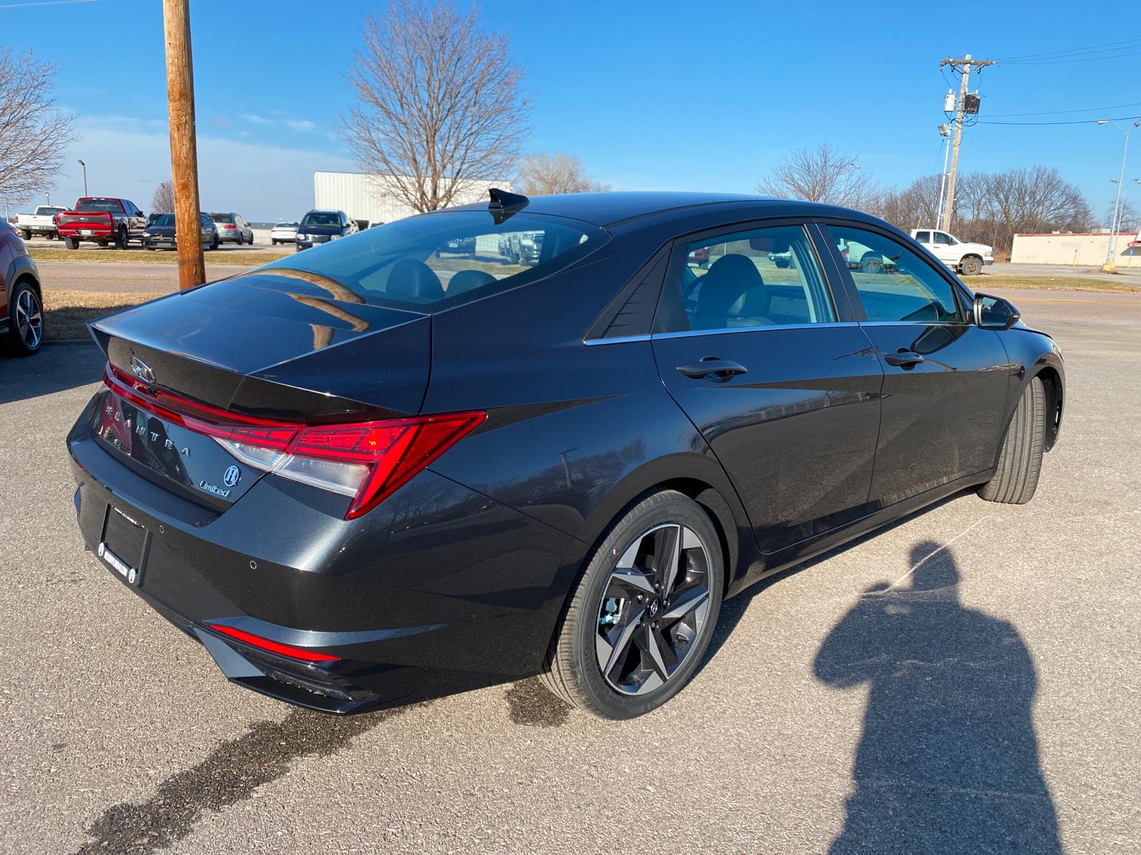 New 2021 Hyundai Elantra Limited Front Wheel Drive Sedan