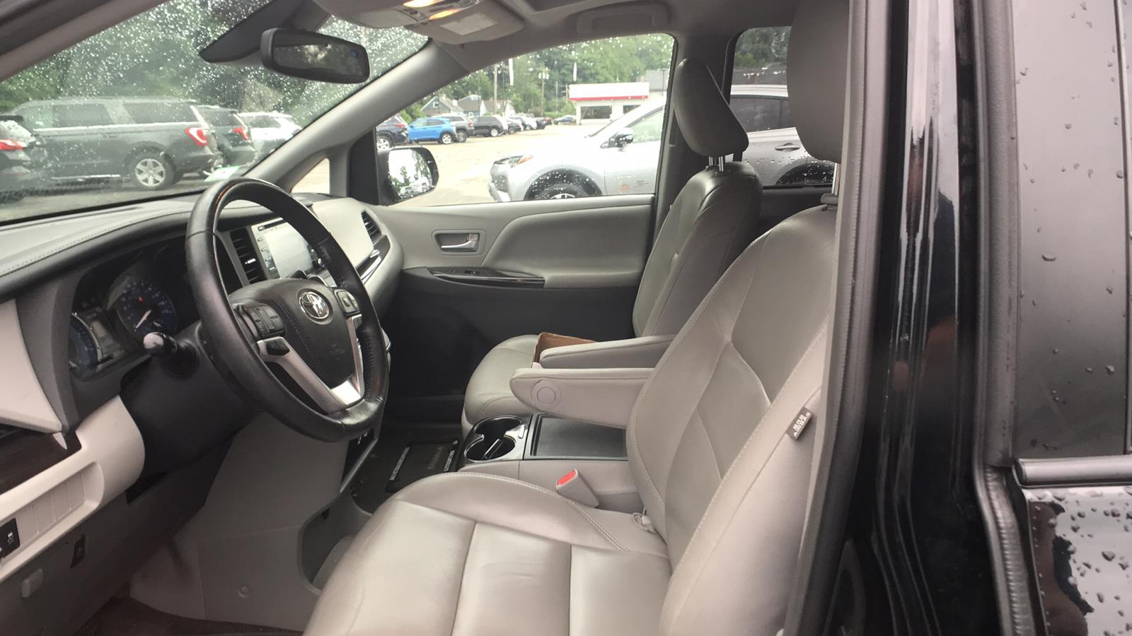 2018 Toyota Sienna Mini-van, Passenger